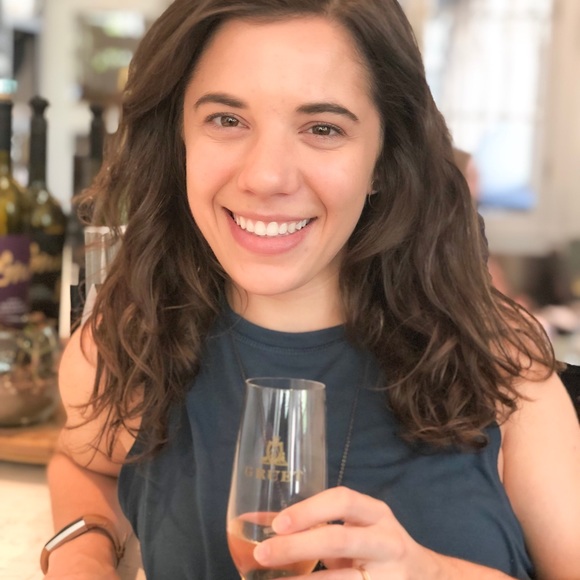 Meet your Posher, Allegra - Picture 2 of 4